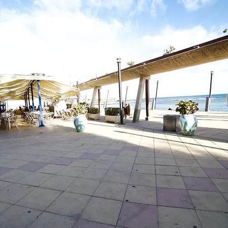 Апартаменты Live Is A Beach *