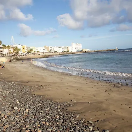 Апартаменты Live Is A Beach