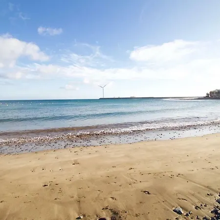 Апартаменты Live Is A Beach